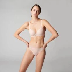 Simone Perele Soutien-gorge Emboîtant Plongeant Comète Sable Rosé 13 Simone Perele Soutien-gorge Emboîtant Plongeant Comète Sable Rosé -PRIMADONNA boutique soutien gorge decollete plongeant simone perele comete sable rose paris4